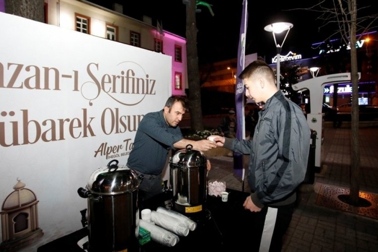 Bursa'da iftar sonrası &ccedil;aylar İneg&ouml;l Belediyesi'nden