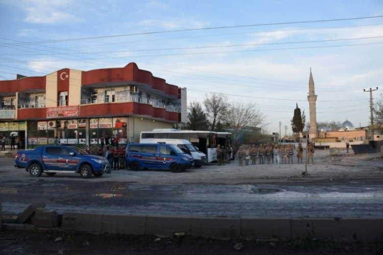İki aile arasında taşlı sopalı fırın kavgası: 14 yaralı