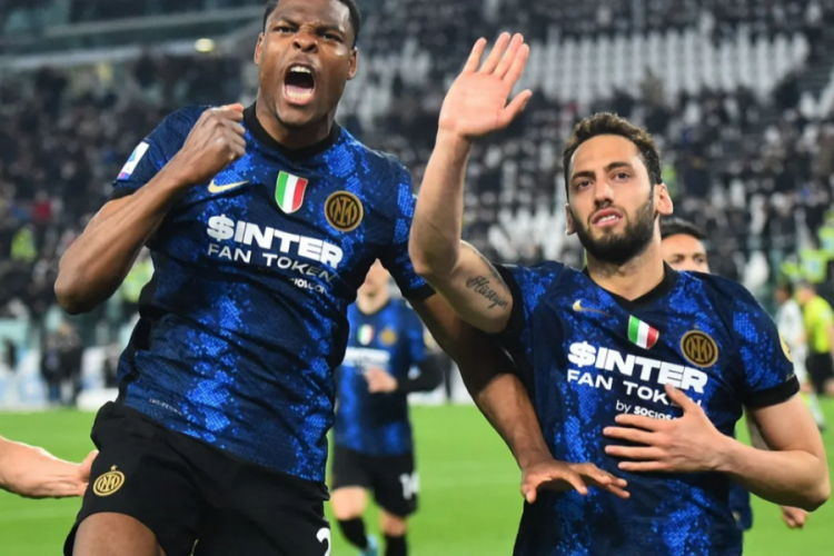 Inter, Juventus'u Hakan &Ccedil;alhanoğlu'nun gol&uuml;yle yıktı