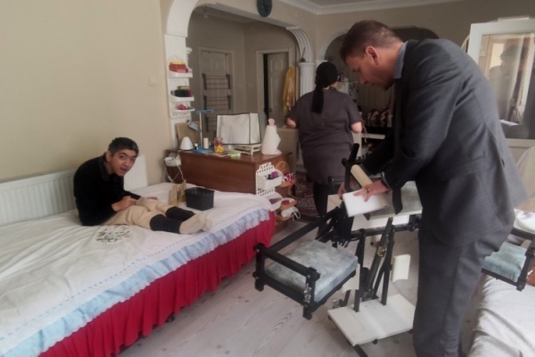 Bursa'da &ouml;ğrenciler, engellilerin hayatını kolaylaştıracak cihaz yaptı
