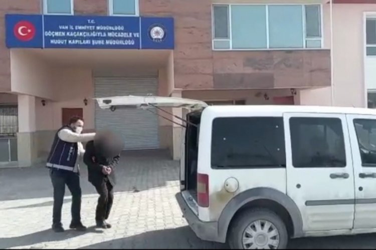 G&ouml;&ccedil;men ka&ccedil;ak&ccedil;ılığına 7 tutuklama