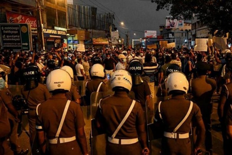 Sri Lanka'da ekonomik kriz nedeniyle, bakanlar istifa etti