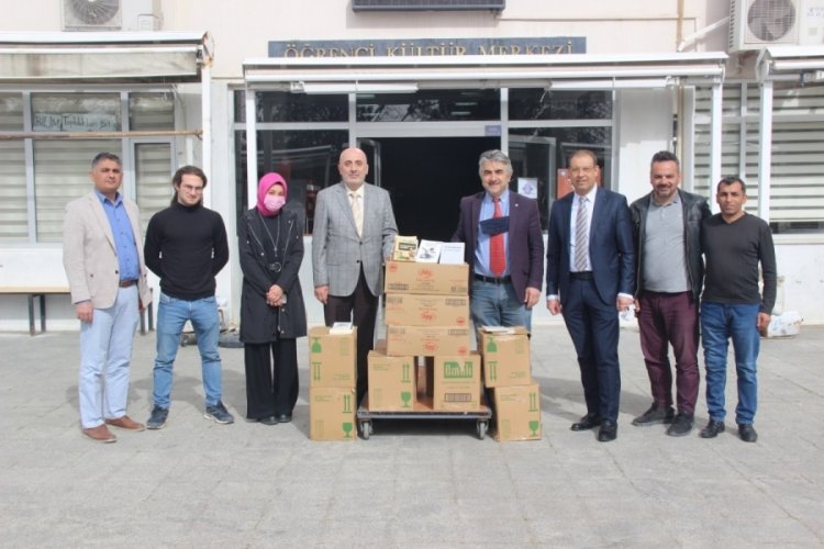 Bursa U&Uuml;'den miniklere kitap bağışı