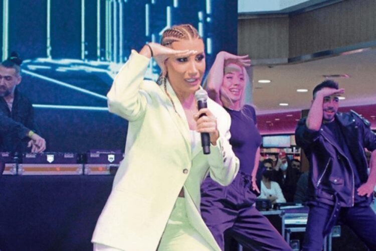 İrem Derici, hasta hasta sahneye &ccedil;ıktı