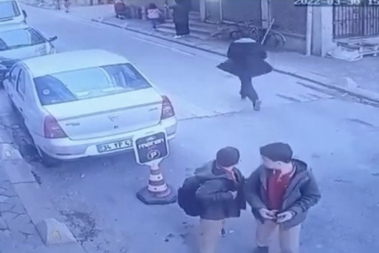Yeğenlerinin g&ouml;z&uuml; &ouml;n&uuml;nde kardeşini bayıltana kadar d&ouml;vd&uuml;