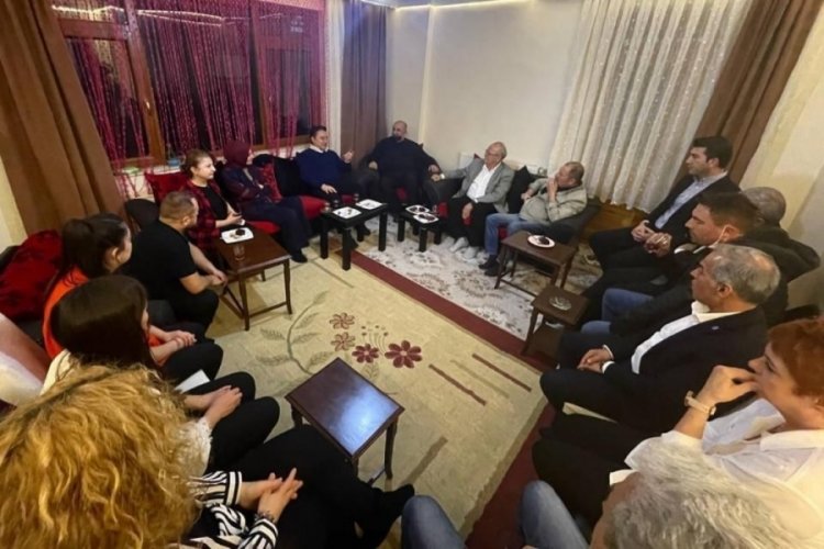 Babacan bir aileye iftar i&ccedil;in konuk oldu