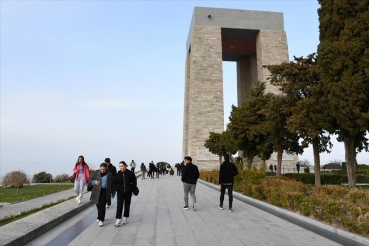 Bursa İneg&ouml;ll&uuml; 1500 gen&ccedil; &Ccedil;anakkale'yi gezdi