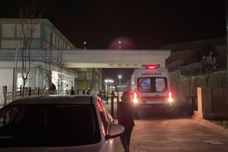 Zehirlenme ş&uuml;phesiyle 28 &ouml;ğrenci hastaneye kaldırıldı