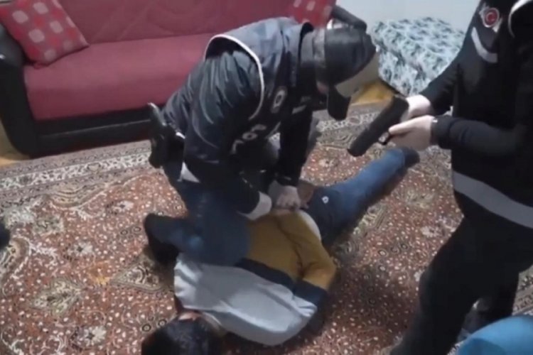 Uyuşturucu &ccedil;etesine operasyon: 9 kişiye g&ouml;zaltı