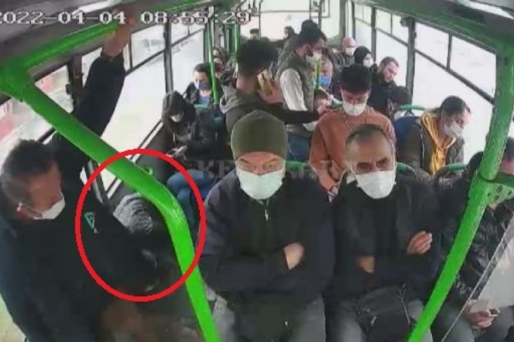Kocaeli'de şof&ouml;r, fenalaşan yolcuyu hastaneye yetiştirdi