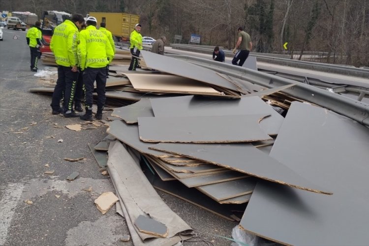 Bursa'da sunta levhalar yolu kapattı