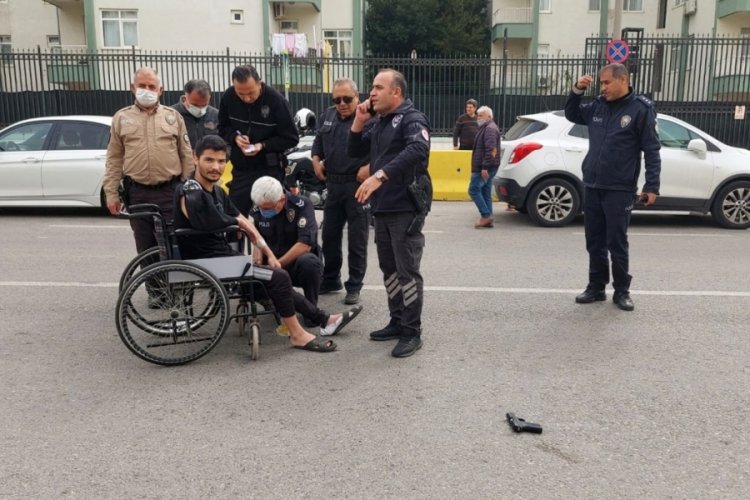 Tekerlekli sandalyede sakladığı tabancayla kurşun yağdırdı