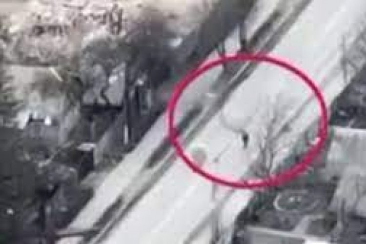 Rus ordusunun Ukrayna'daki bir sivili vurma anı...