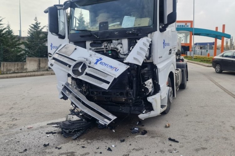 İş&ccedil;i&nbsp;midib&uuml;s&uuml; ile TIR &ccedil;arpıştı: 25 yaralı