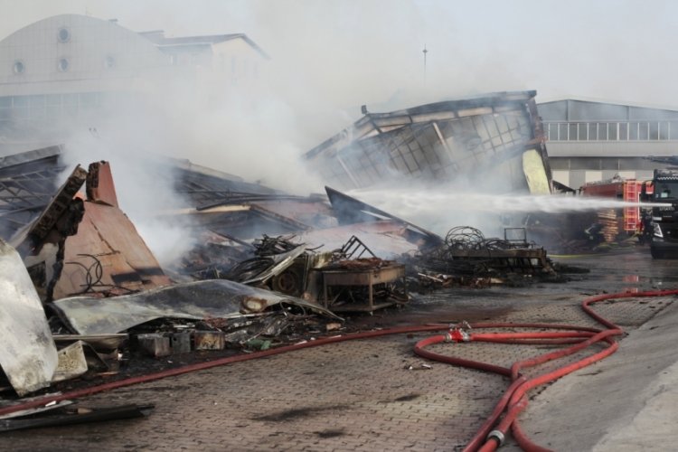 Konya'da korkutan fabrika yangını