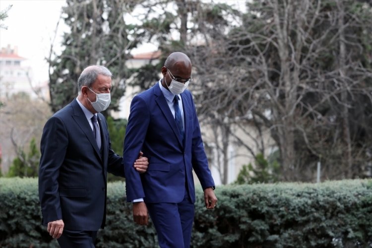 Bakan Akar, Mali Savunma Bakanı Sadio Camara ile g&ouml;r&uuml;şt&uuml;