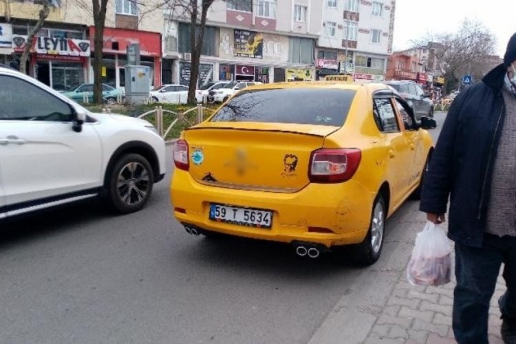 Aracına &ccedil;arpan kişiyi g&ouml;rd&uuml;, hayatının şokunu yaşadı