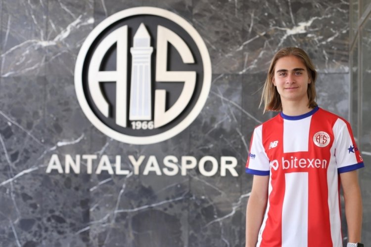 Emre Uzun 3+2 yıllık s&ouml;zleşme imzaladı