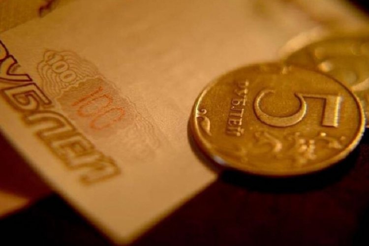 Ruble eski g&uuml;c&uuml;ne mi kavuşuyor?
