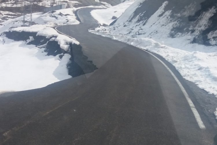 Bing&ouml;l'de k&ouml;y yolu &ccedil;&ouml;kt&uuml;