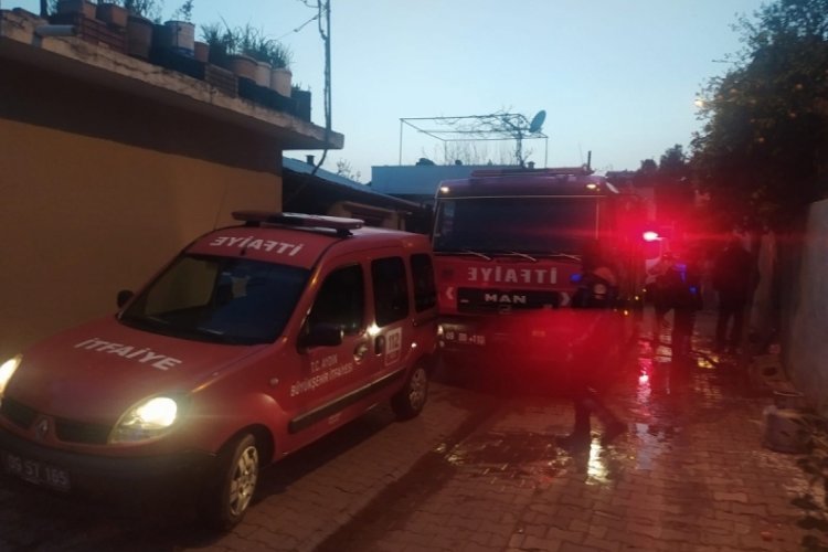 M&uuml;stakil ev yangında alev alev yandı