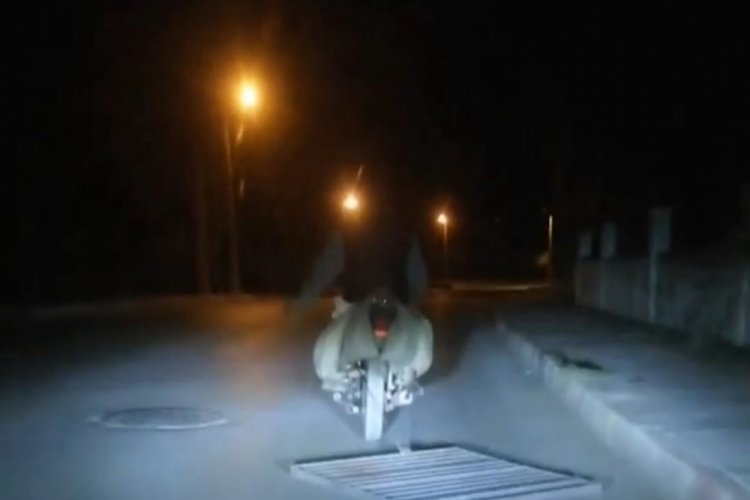 &Ccedil;aldığı mazgalı motosikletiyle s&uuml;r&uuml;klerken polise yakalandı