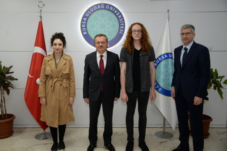 Bursa U&Uuml; Rekt&ouml;r&uuml; Kılavuz, Bakank Varank ve TOGG' tanık olan gen&ccedil;leri ağırladı