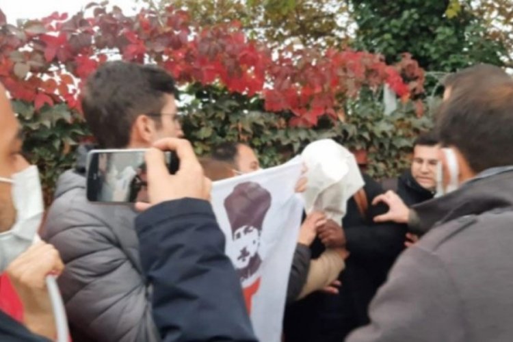 ABD'li askerin başına &ccedil;uval ge&ccedil;irildiği anların g&ouml;r&uuml;nt&uuml;leri ortaya &ccedil;ıktı
