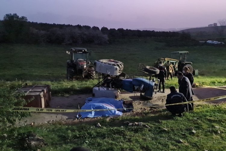 Trakt&ouml;r&uuml;n altında kalan karı-koca hayatını kaybetti