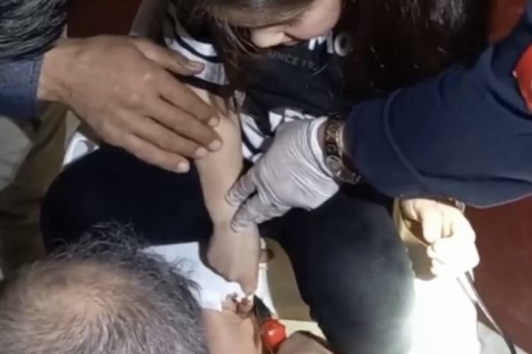 &Ccedil;ocuğun mama sandalyesine sıkışan parmağını itfaiye &ccedil;ıkardı