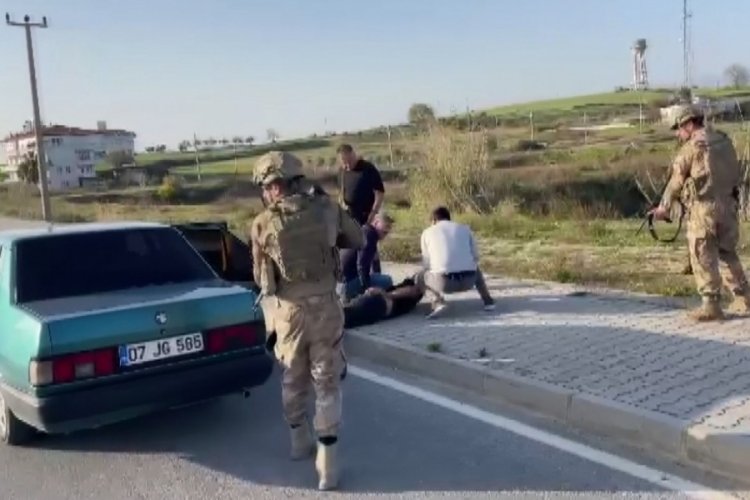 Babanın g&ouml;zyaşlarıyla yalvarıp teslim olmasını sağladığı ş&uuml;pheli, intihar etti
