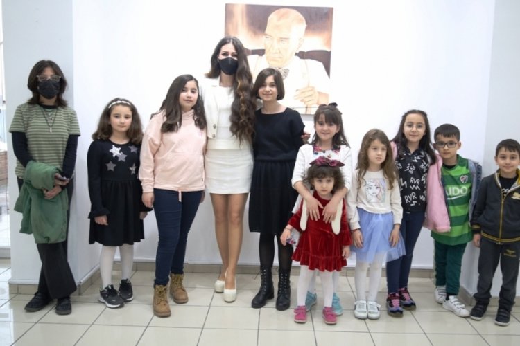 Bursa'nın minik ressamları h&uuml;nerlerini sergiledi