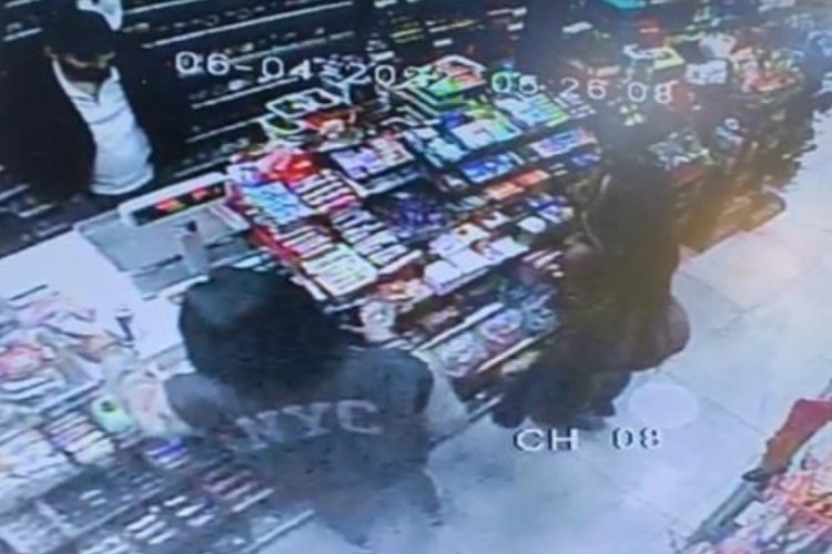 İstanbul'da kapka&ccedil;a uğrayan kadınlar marketi birbirine kattı&nbsp;