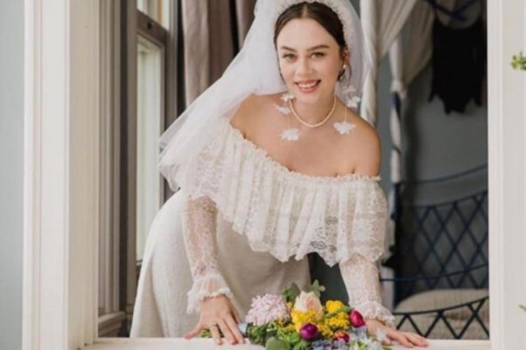 D&ouml;rt aylık hamile olan Demet Evgar kamera karşısına ge&ccedil;ti