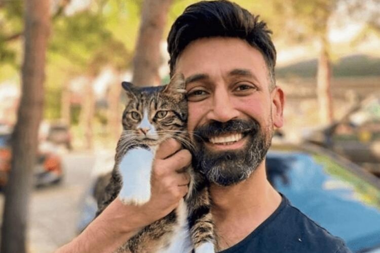 Sinan &Ccedil;alışkanoğlu, 1 sokak k&ouml;peği ve 16 kediyi sahiplendi