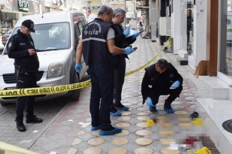 Evlilik i&ccedil;in ikna edemeyince 4'&uuml;nc&uuml; kattan atladı