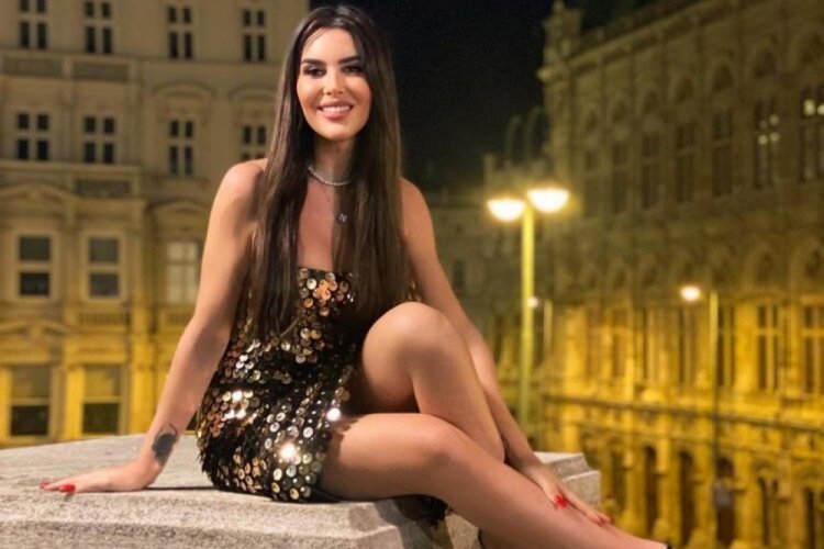Selin Ciğerci photohop'u abarttı!