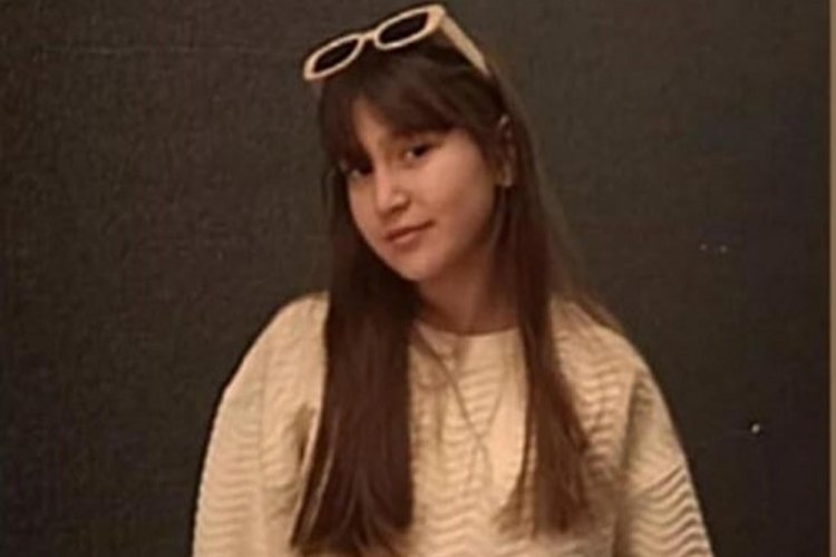 Manisa'da otomobilin &ccedil;arptığı Duru, g&uuml;nler sonra taburcu oldu