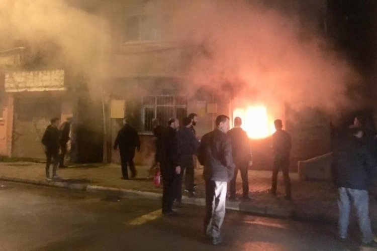 Yaşlı adam &ccedil;ıkan yangında &ouml;l&uuml;mden d&ouml;nd&uuml;
