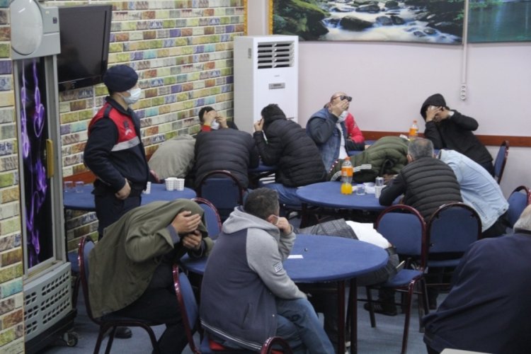 İzmir'in 'Kolpa&ccedil;ino' kumarhanesine baskın