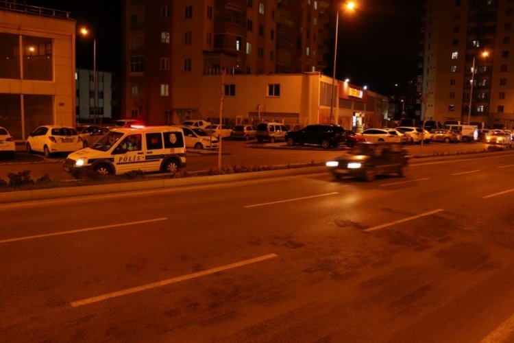 Otomobilin &ccedil;arptığı yaşlı kadın hayatını kaybetti