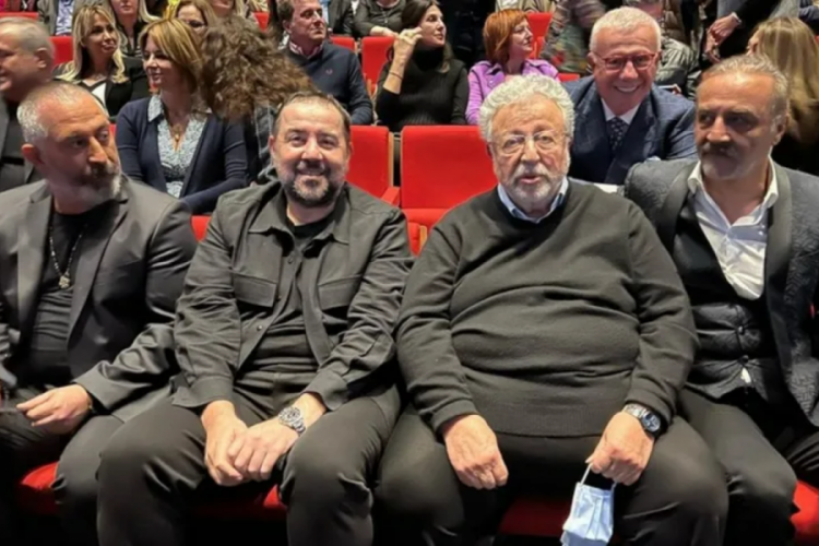 Komedinin d&ouml;rt b&uuml;y&uuml;k ismi ilk kez aynı karede