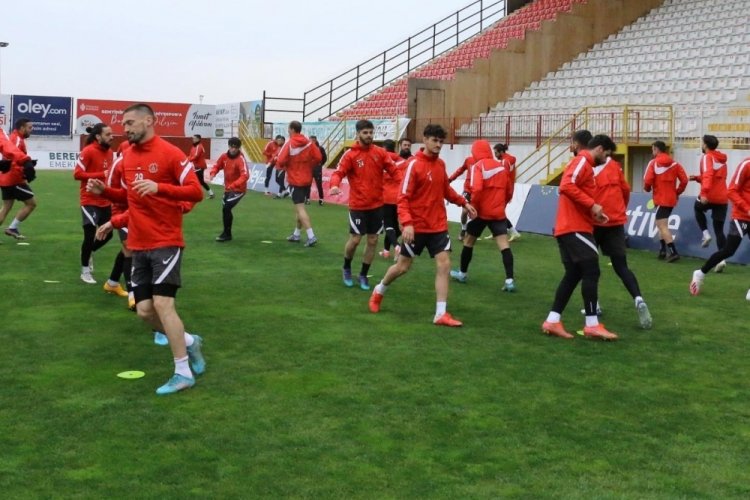 &Uuml;mraniyespor ile Ankarag&uuml;c&uuml; liderlik i&ccedil;in karşılaşacak