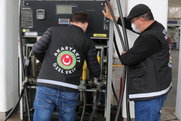 Ka&ccedil;ak akaryakıt satışı yapan istasyonlara operasyon