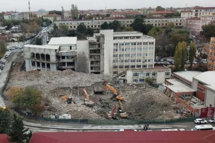 Cerrahpaşa Tıp Fak&uuml;ltesi otoparka d&ouml;n&uuml;şt&uuml;