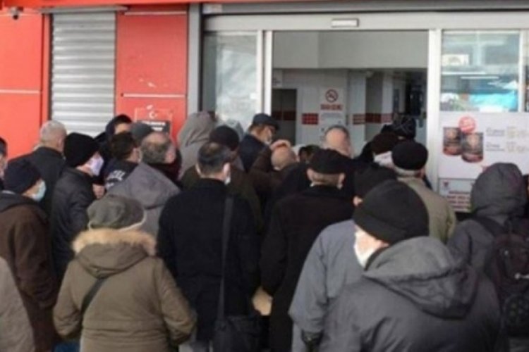 Et ve s&uuml;t kurumunda indirim sonrası kuyruklar oluştu