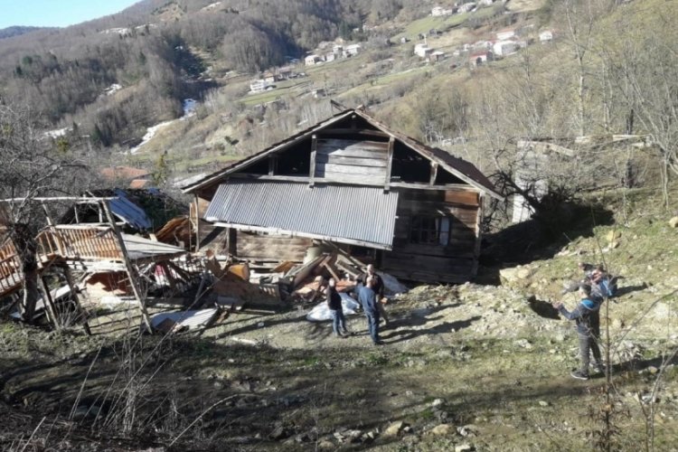 Heyelan sonucu 5 ev kullanılamaz hale geldi