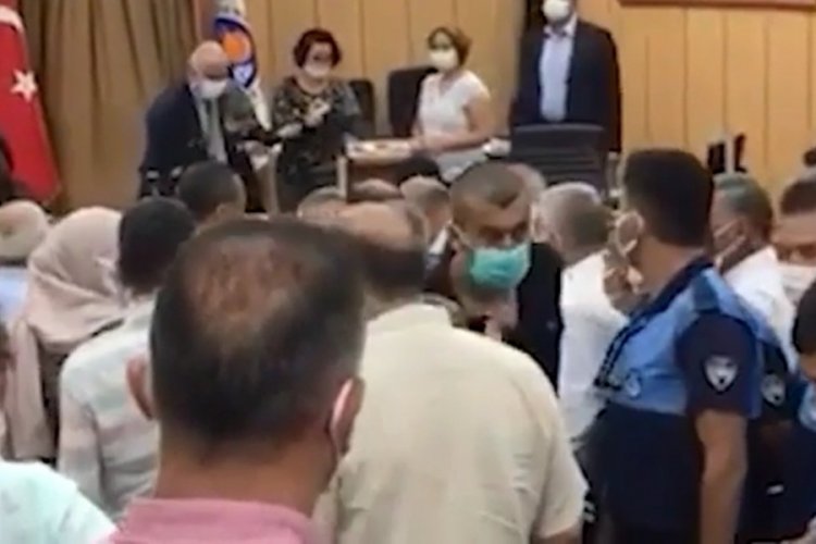 MHP'li ve HDP'li meclis &uuml;yeleri arasındaki kavga &ccedil;ıktı