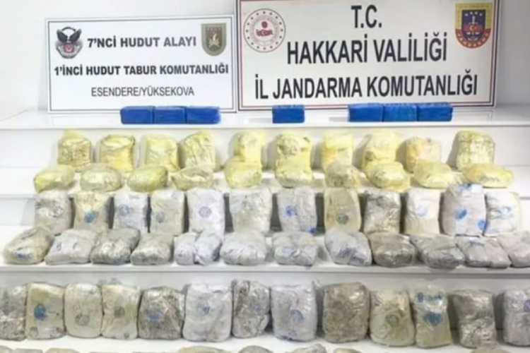 İran sınırında ele ge&ccedil;irildi, tam 127 kilo...