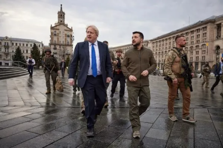 Boris Johnson savaşın kilit noktasında